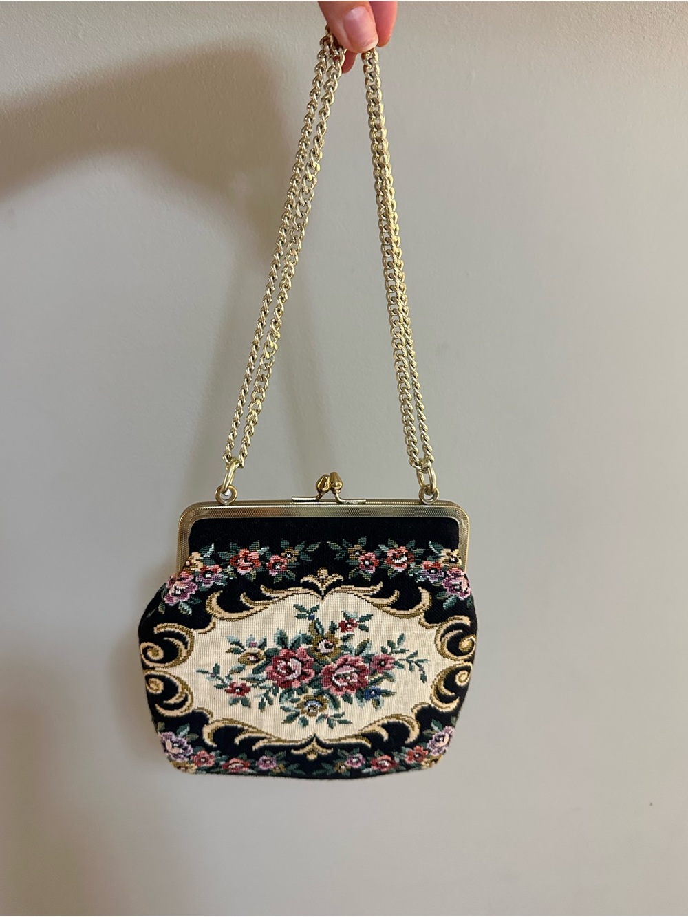 Vintage-Style Floral Tapestry Shoulder Bag in Black and Cream